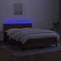 Letto a Molle Materasso e LED Marrone Scuro 140x200 cm Tessuto