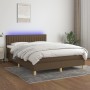 Letto a Molle Materasso e LED Marrone Scuro 140x200 cm Tessuto