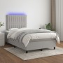 Letto a Molle Materasso e LED Grigio Chiaro 120x200 cm Tessuto