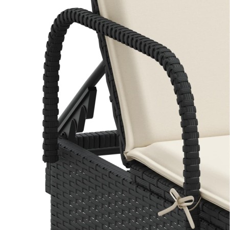 Lettino Prendisole con Ruote e Cuscino in Polyrattan Nero