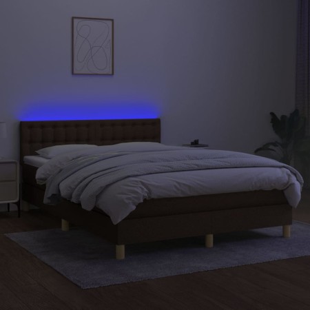 Letto a Molle Materasso e LED Marrone Scuro 140x200 cm Tessuto