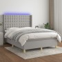 Letto a Molle Materasso e LED Grigio Chiaro 140x200 cm Tessuto