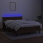 Letto a Molle Materasso e LED Marrone Scuro 140x200 cm Tessuto