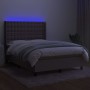 Letto a Molle con Materasso e LED Tortora 140x190 cm in Tessuto