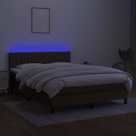 Letto a Molle Materasso e LED Marrone Scuro 140x200 cm Tessuto