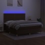 Letto a Molle Materasso e LED MarroneScuro 180x200cm in Tessuto